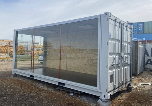 Verglaster Ausstellungscontainer